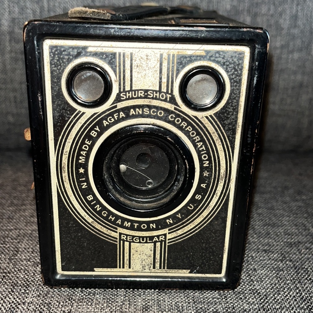 ANSCO B-2 SHUR-SHOT VINTAGE CAMERA, great condition; normal wear and tear